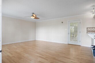 3302 Doolin Dr in Austin, TX - Foto de edificio - Building Photo