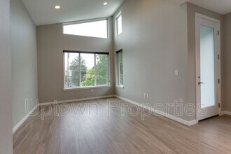 3563 N Gantenbein Ave in Portland, OR - Building Photo - Building Photo