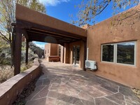 215 Mariposa Pl in Taos, NM - Building Photo - Building Photo