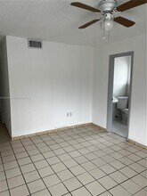 5067 NW 5th St, Unit A in Miami, FL - Foto de edificio - Building Photo