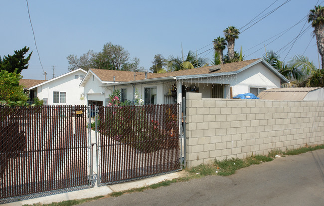 222-222 1/2 Orange Grove Ave in Fillmore, CA - Building Photo - Building Photo