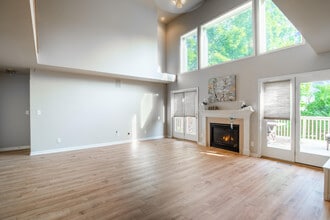 1082 Bold Forbes Ct in Union, KY - Foto de edificio - Building Photo