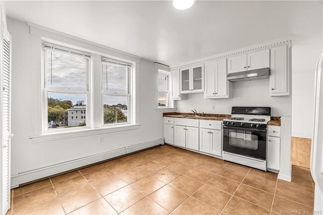 1220 State St in Bridgeport, CT - Building Photo - Building Photo