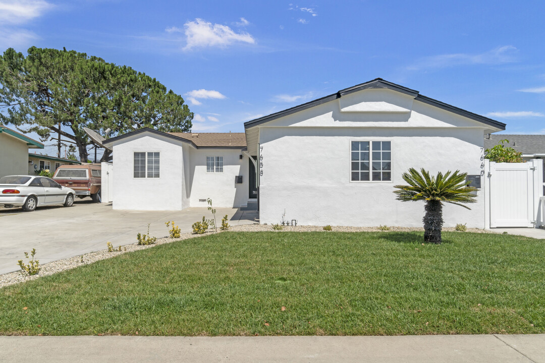 7658 Lemp Ave, Unit 7660 in North Hollywood, CA - Foto de edificio