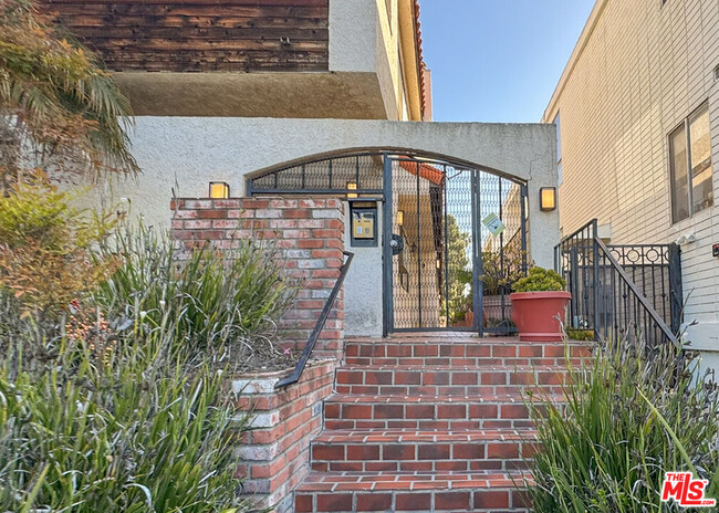 1337 18th St in Santa Monica, CA - Foto de edificio - Building Photo