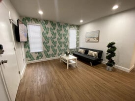 470 SW 7th St in Miami, FL - Building Photo