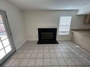 363 W Meadow Dr in Tulare, CA - Building Photo - Building Photo