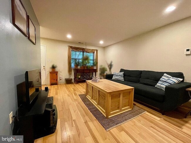 2004 Headlands Cir in Reston, VA - Building Photo - Building Photo