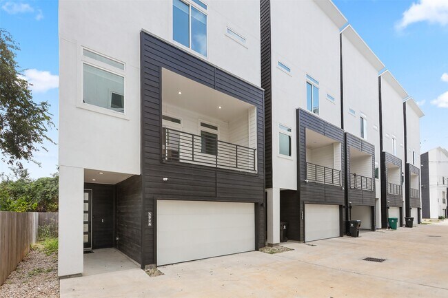 500 Schweikhardt St in Houston, TX - Building Photo - Building Photo