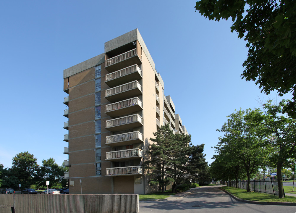 Alban Woods Apartments in Toronto, ON - Building Photo