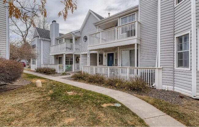 12593 E Pacific Dr in Aurora, CO - Foto de edificio - Building Photo