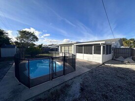 14 Ridgewood Cir in Jupiter, FL - Building Photo