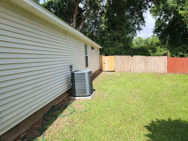 5572 Pleasant Pines Ct in Tallahassee, FL - Building Photo - Building Photo