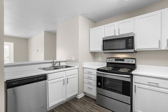 Wendover Ridge in Greensboro, NC - Foto de edificio - Building Photo