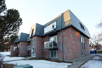 8303 Ashworth Rd SE in Calgary, AB - Building Photo - Building Photo