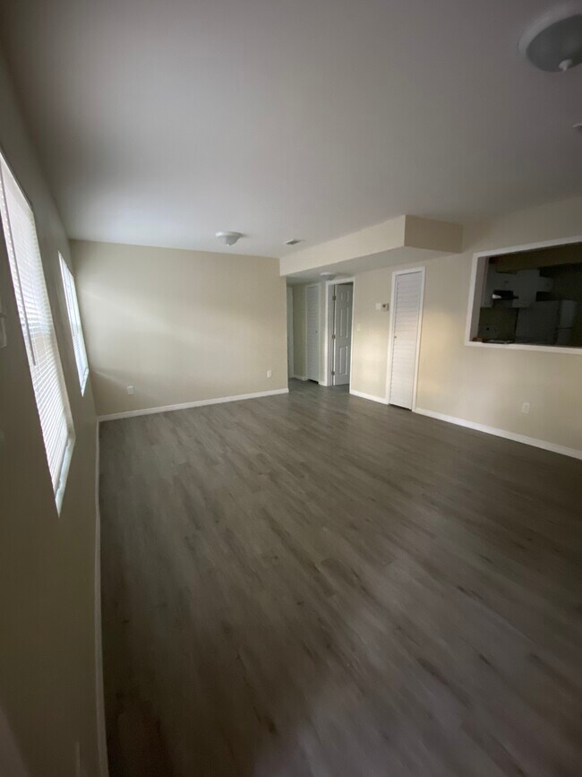 7803 Lueders Ave in Jacksonville, FL - Foto de edificio - Building Photo