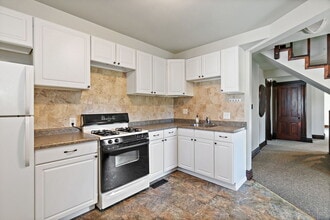 102 Minnie St in Crystal Lake, IL - Building Photo - Building Photo