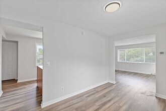 1106 Hollywood Ave in Cincinnati, OH - Building Photo - Building Photo