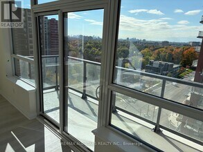 3270 Sheppard Ave E in Toronto, ON - Building Photo - Building Photo
