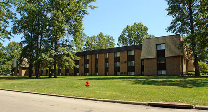 Westchester Apartments in Youngstown, OH - Building Photo - Building Photo