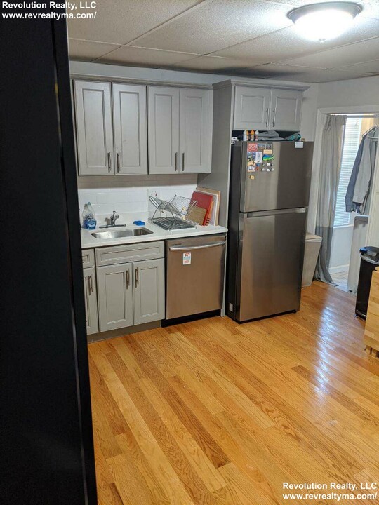 27 Pinckney St, Unit #1 in Somerville, MA - Building Photo