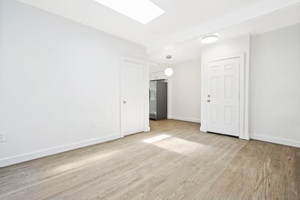 309 Covert St, Unit 2nd Fl in Brooklyn, NY - Building Photo - Building Photo