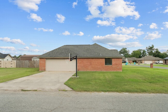 107 Fox Trot Ln in Sunset, LA - Building Photo - Building Photo