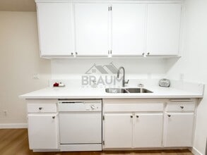 6612 Sylmar Ave, Unit 103 in Los Angeles, CA - Building Photo - Building Photo