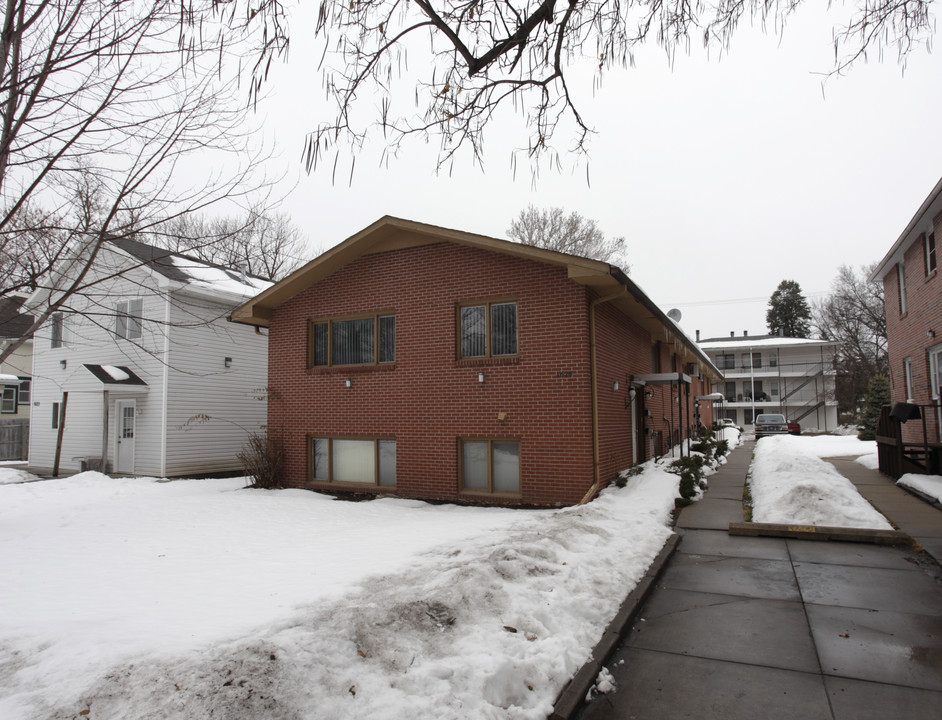 1626 Washington St in Lincoln, NE - Foto de edificio