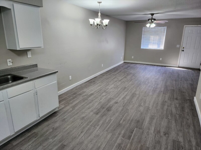 590 W 18th Ave in Apache Junction, AZ - Building Photo