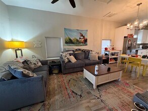 2341 W Walnut St in Tampa, FL - Building Photo - Building Photo