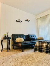 4918 River Glen Dr in Las Vegas, NV - Building Photo - Building Photo