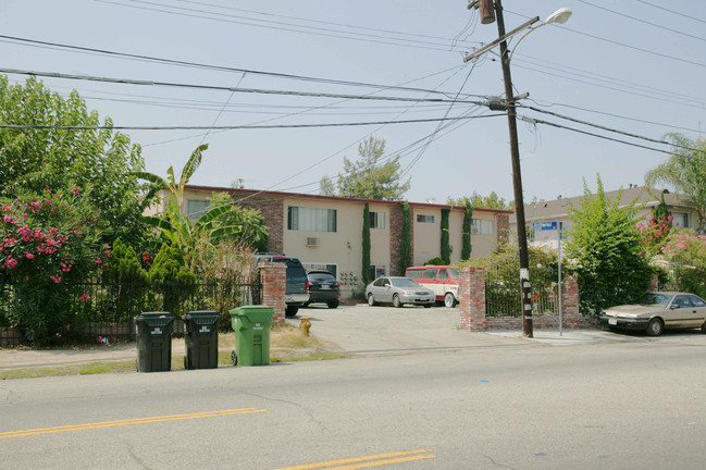 6661 Fulton Ave in Van Nuys, CA - Foto de edificio - Building Photo