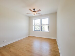 4409 N Seeley Ave, Unit 2020-2B in Chicago, IL - Foto de edificio - Building Photo