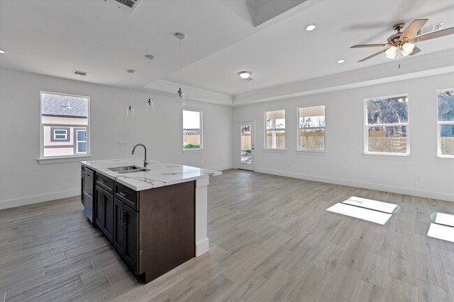939 Lake View Dr