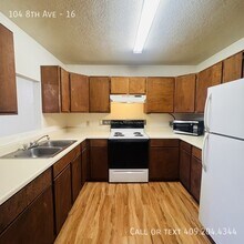 104 8th Ave in Nederland, TX - Building Photo - Building Photo