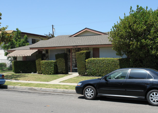 16191 Ganges Ln in Huntington Beach, CA - Building Photo - Building Photo