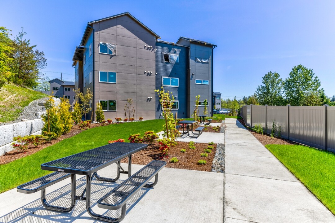 Grand Ridge Apartments in University Place, WA - Foto de edificio