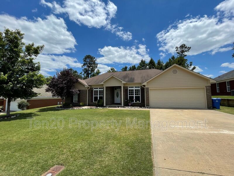 9178 Garrett Lake Dr in Columbus, GA - Building Photo