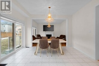 34 Valleo St in Georgina, ON - Building Photo - Building Photo