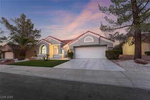 2528 Sunup Dr in Las Vegas, NV - Building Photo