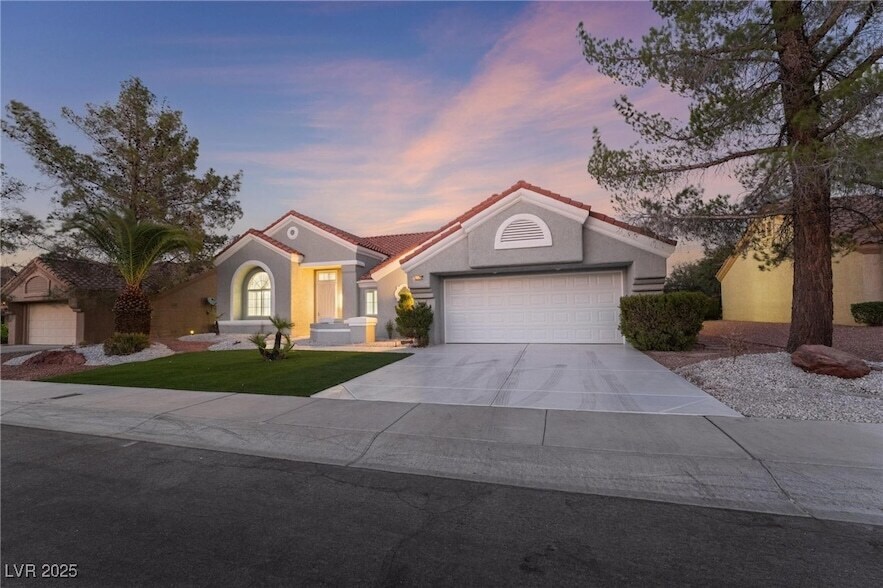 2528 Sunup Dr in Las Vegas, NV - Building Photo