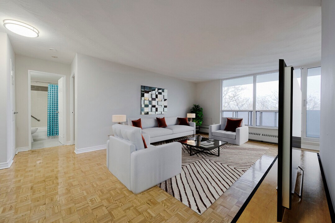 Crown Tower Apartments in St Catharines, ON - Building Photo