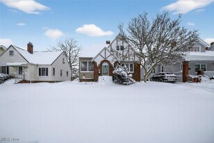 4977 E 90th St in Garfield Heights, OH - Building Photo