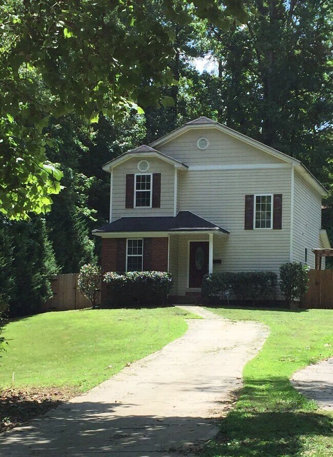 1028 Hickory Nut St in Charlotte, NC - Building Photo - Building Photo