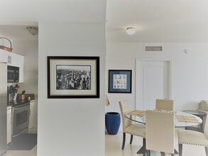 117 NW 42nd Ave, Unit 904 in Miami, FL - Building Photo - Building Photo