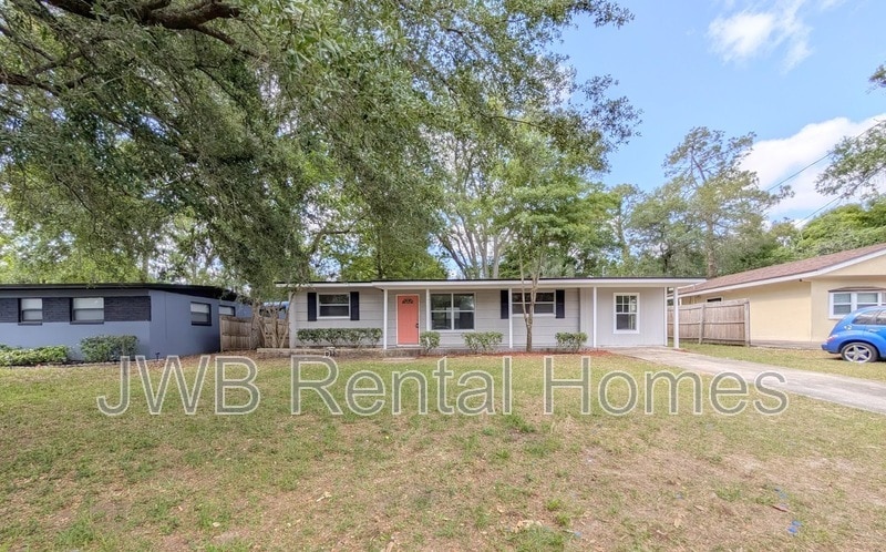 7930 Limoges Dr S in Jacksonville, FL - Building Photo