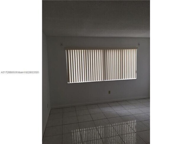 14820 Naranja Lakes Blvd in Homestead, FL - Building Photo - Building Photo
