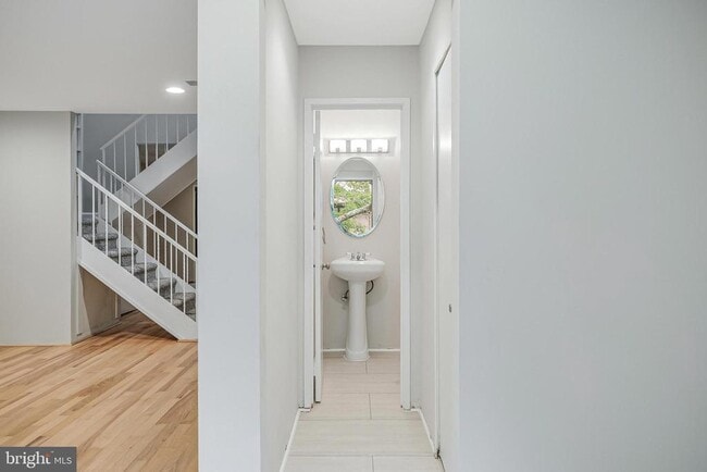 2004 Headlands Cir in Reston, VA - Building Photo - Building Photo