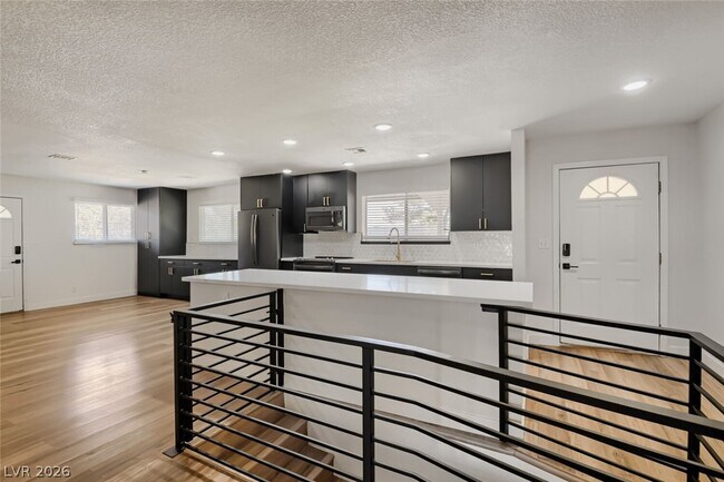 5631 Gilbert Ln in Las Vegas, NV - Building Photo - Building Photo